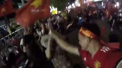 Cụ bài "quẩy cực sung" ăn mừng chiến thắng của U23