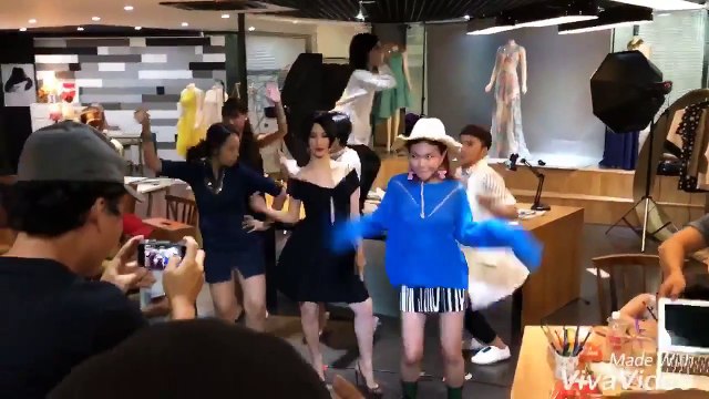 Ninh Dương Lan Ngọc quậy hết cỡ trong hậu trường