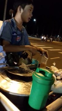 Cậu bé nghèo bán tàu hủ và câu chuyện cảm động