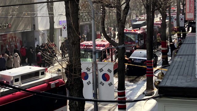 서울 강남 6층 건물에서 불...대피 소동 / YTN