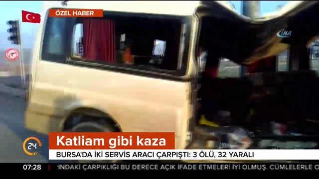 İki servis aracı çarpıştı