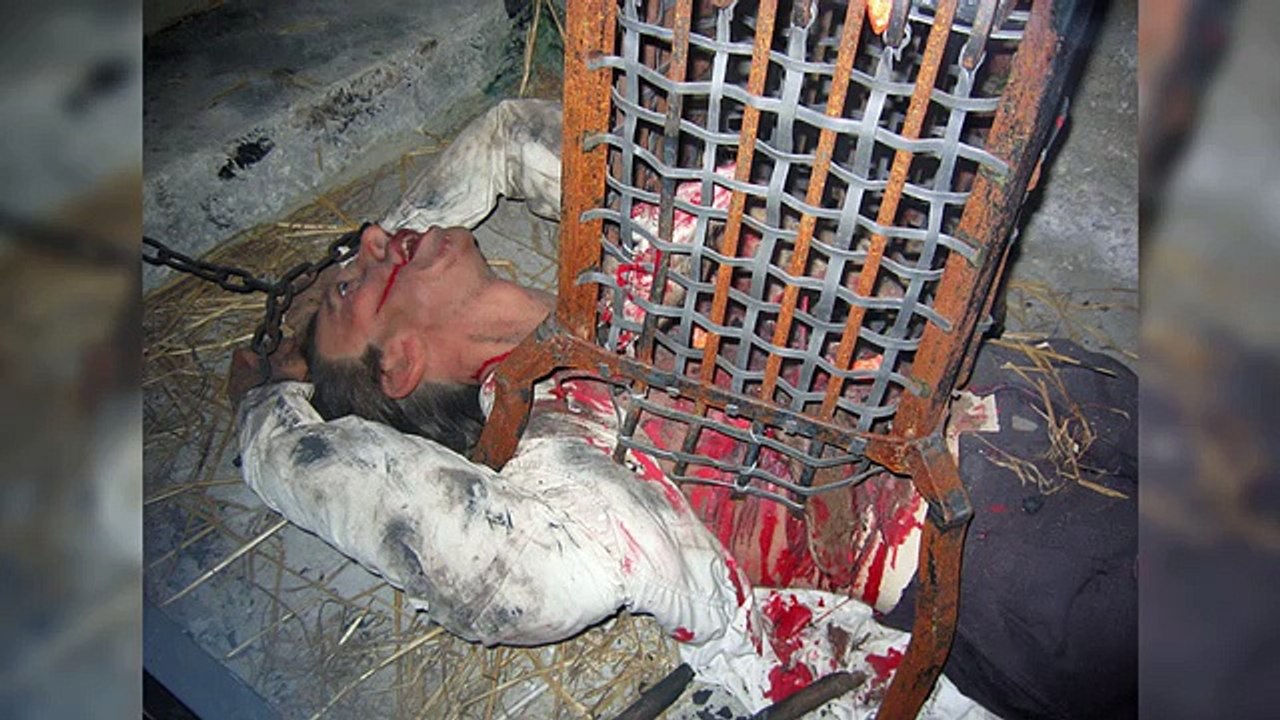 پرانے وقتوں میں بچوں سے بد فعلی کرنے والوں کو چوہوں کے ذریعے کیا سزا دی جاتی دیکھیں وعدے دیکھیں کیا قصور کی بچیوں کے مجرم کو ایسی ہی سزا ملنی چاہیے ؟