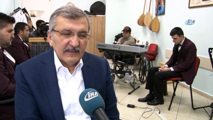 Engelleri aşarak dünyaca ünlü fotoğraf sanatçısı oldu