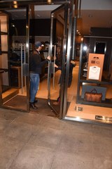 Bülent Ersoy'a Özenen Sinan Akçıl, Gece Yarısı Mağaza Açtırdı