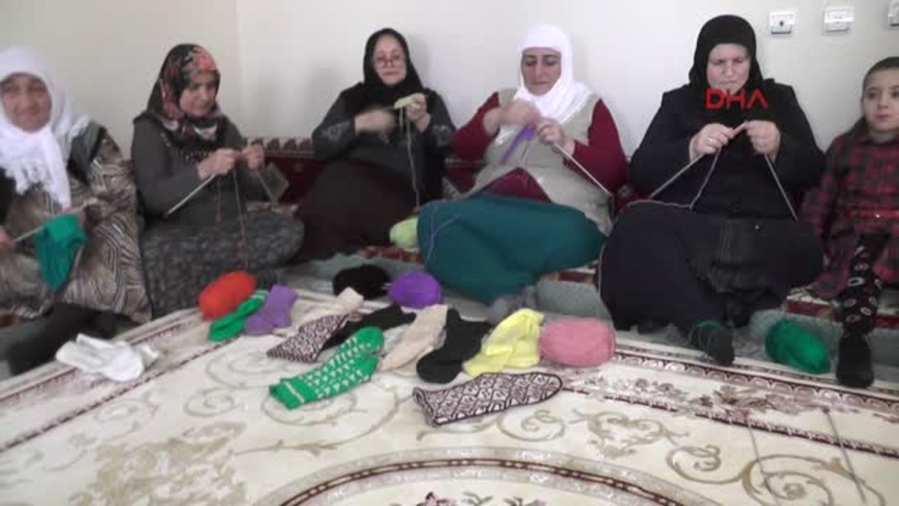Muş-Muşlu Kadınlar Mehmetçik İçin Bere, Eldiven, Atkı Örüyor-Hd
