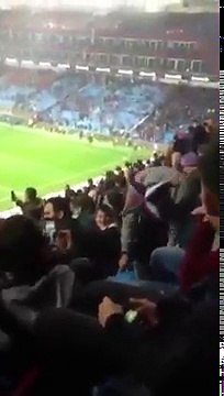 Galatasaray galibiyetini tribünden kutlayan Trabzonlu Dayı