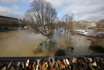 La Seine continue de monter, moins qu'avant, mais toujours autant !