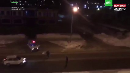 Russie : Des policiers tentent d’arrêter un conducteur avec des boules de neige (Vidéo)
