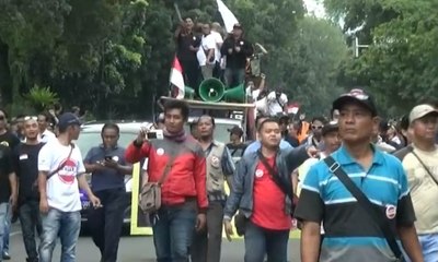 Sopir Taksi "Online" Demo Minta Permenhub 108 Dihapus