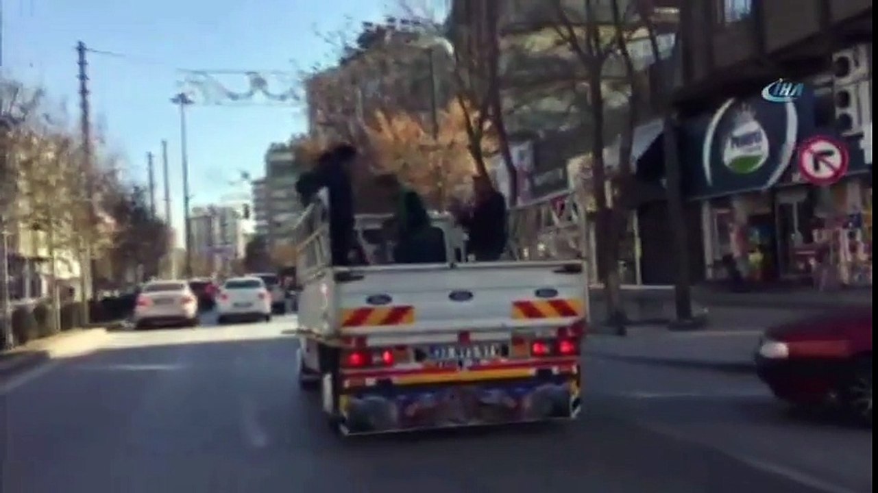 Trafikte Açık Hava Konseri
