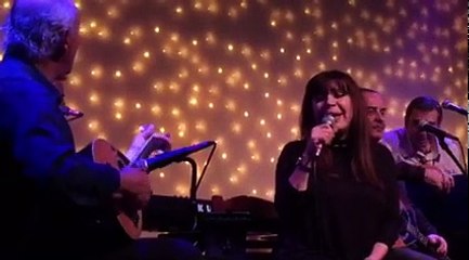 Νάντια Καραγιάννη - Όταν πίνει μια γυναίκα- Live 2015