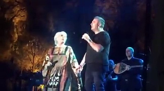 Μαρινέλλα και Αντώνης Ρέμος έβαλαν «φωτιά» το Θέατρο Γης - Εισαι παντού και πουθενά