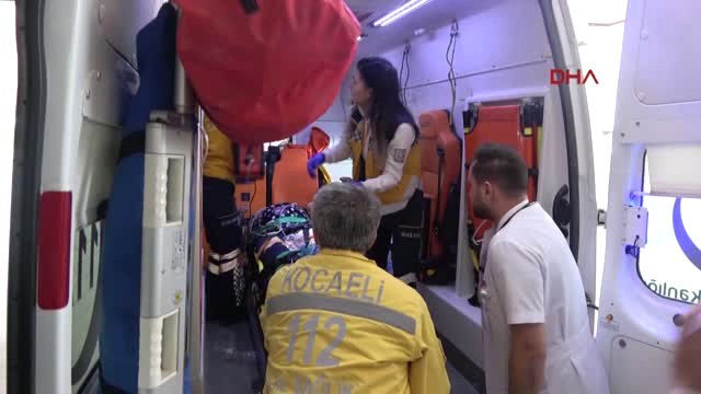 Kocaeli-İkinci Kattaki Evinin Balkonundan Atladı-Hd