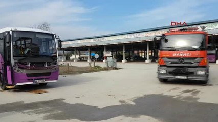 Sakarya Otobüsün Motoruna Giren Kapak Açılınca Kurtuldu