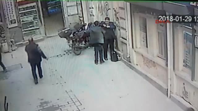 Yaşlı Adam, Emekli Maaşını Dolandırıcılara Kaptırdı