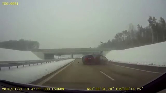 Un chauffard double par la droite à toute vitesse et c'est le drame