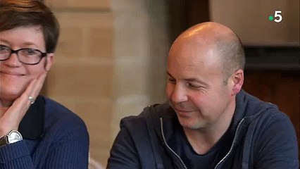 La femme d'un agriculteur au bord de la faillite se confie sur la détresse de sa famille - Regardez