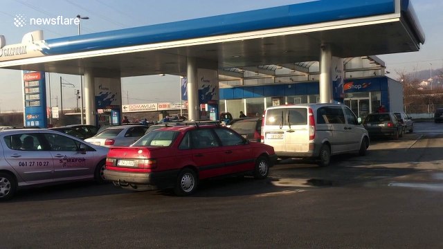 Long queues at petrol stations in Sarajevo as fuel prices set to soar