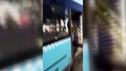GÜNCELLEME - Otobüs durakta bekleyenlere çarptı: 3 ölü - İSTANBUL