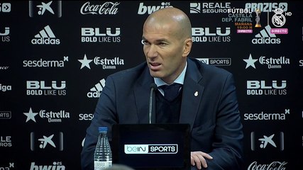Zidane:  "¿Benzema? Todos se enfadan cuando son cambiados"
