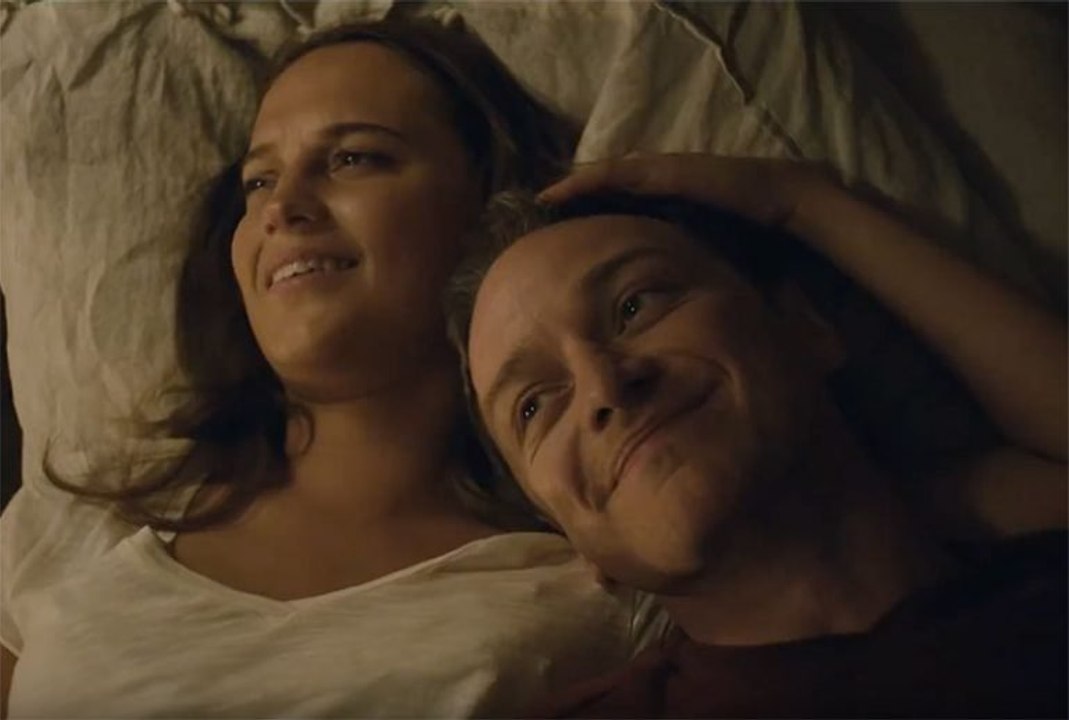 Submergence - Official Trailer (VO)