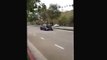 Cette habitant balance des cailloux sur cette Lamborghini qui fait des accélérations devant chez lui... Bien joué