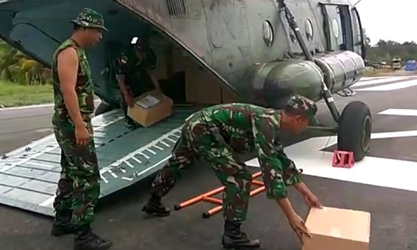 TNI Salurkan Bantuan Korban Campak dan Gizi Buruk di Asmat