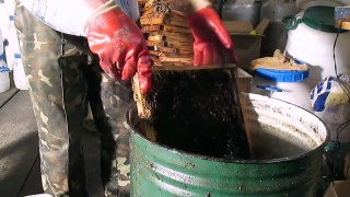 Перетопка воска Самый простой и дешёвый способ Processing Beeswax Cappings at Home