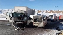 Van'da Trafik Kazası: 8 Ölü, 2 Yaralı