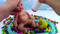 Candy Chocolate M&Ms Baby Bath Learn Colors Kids Video Rainbow Learning Colors