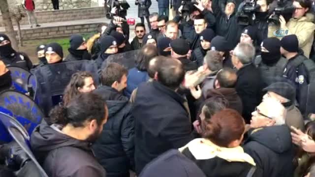 Türk Tabipler Birliği Önünde Arbede