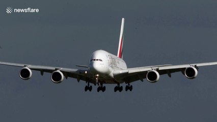 Airbus A380 almost loses control after crosswind landing