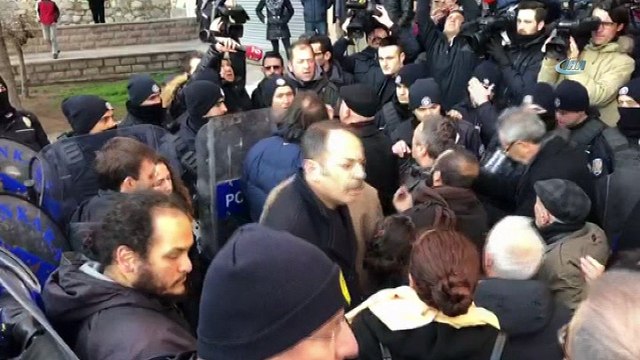 Türk Tabipler Birliği önünde arbede