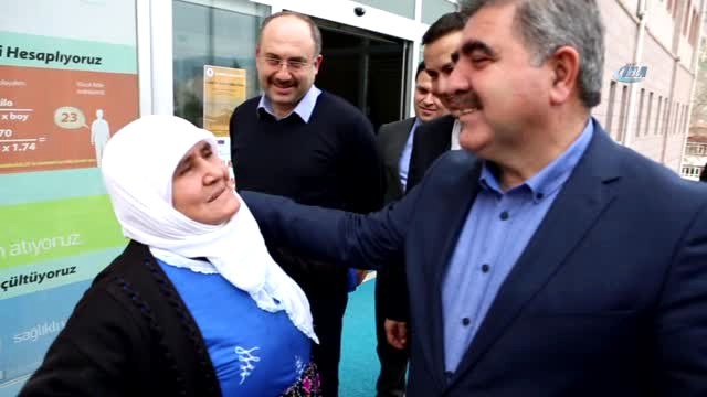 Avşarlı Şair Teyze' Bayrak Şiirleriyle Duygulandırdı