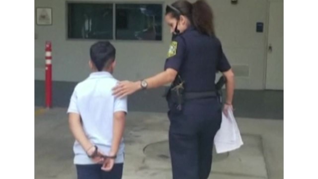 교사 때린 7살 소년 수갑 채워 연행...과잉대응 논란 / YTN