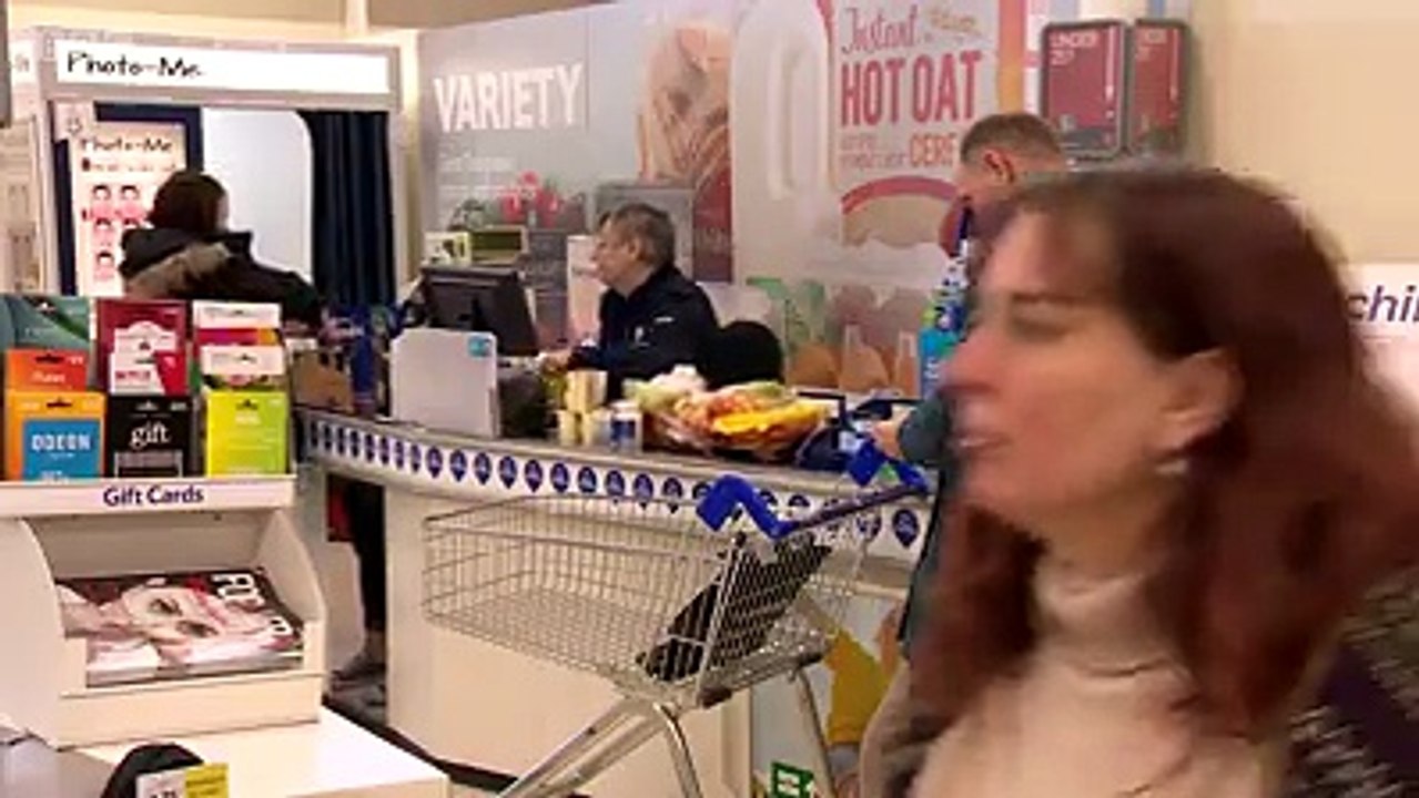 Nikome Nije Bilo Jasno Zbog Čega Se Red Na Kasi Sporo Kreće, A Potom Su Pročitali Natpis I Ostali Bez Teksta