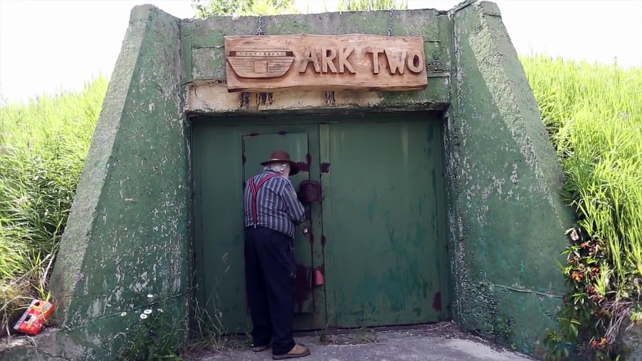 Iznenaditi Ćete Se I Sami Kada Čujete Razlog Zbog Kojeg Je On Zakopao 42 Autobusa U Zemlju Na Svom Imanju…
