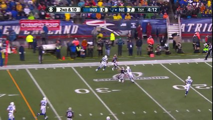 New England Patriots quarterback Tom Brady connects with running back Shane Vereen for 30 yards