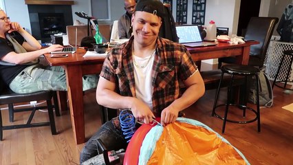 1000 WUBBLE BUBBLES INSIDE GIANT WUBBLE EXPERIMENT **EXPLOSION**