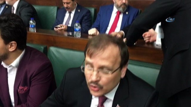 Başbakan Yardımcısı Çavuşoğlu:' Teröristlere karşı verilen mücadele karşısında bu bağlamda ortaya çıkmış ifade özgürlüğü değil, bilakis teröristlere arka çıkmak anlamına geliyor. Bunu kınadık. Bu bir hainliktir'