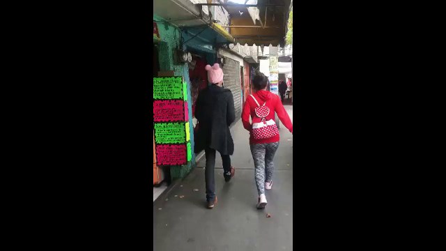 Youtubers agreden sexualmente a joven por supuesta ‘broma’ en Plaza Aragón