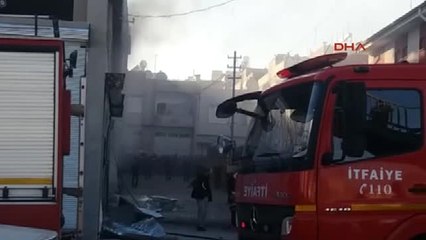 Kilis'te 2 Katlı İnşaat Duvarına Roket Düştü