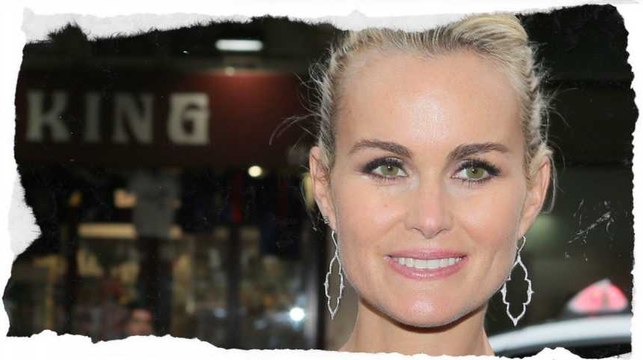 Entourée de ses amies et de ses filles, Laeticia Hallyday retrouve le sourire