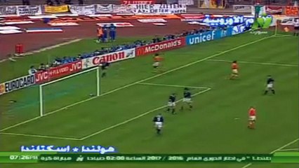 Video herunterladen: الشوط الاول مباراة هولندا و اسكتلندا 1-0 كاس اوروبا 1992