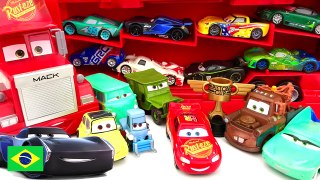 Coleção Brinquedo Carros 3 Apresentando Jackson Storm Relâmpago McQueen Capota na Pista