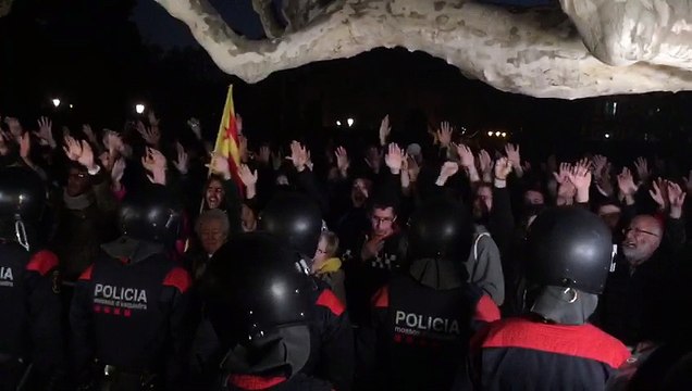 Crits d''Els carrers seran sempre nostres' davant el parlament