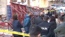 İzmir'de İnşaat İskelesi Devrildi: 1 Ölü, 1 Yaralı