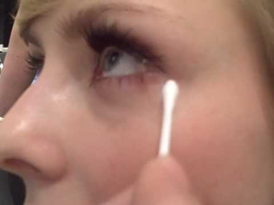 HOW TO apply your false lashes| Grazia UK