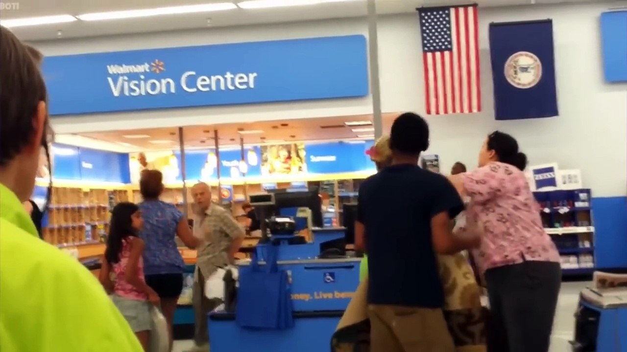 Crazy Customers and Fights at Walmart (2017)