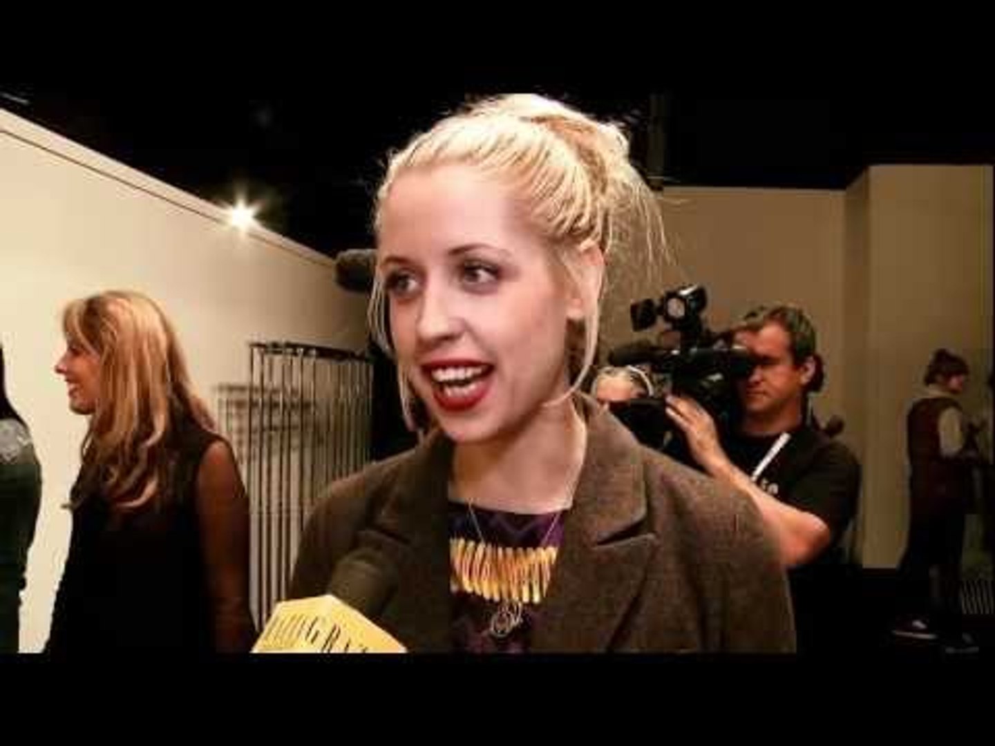 ⁣Catwalks, Celebrities, Backstage Beauty at London Fashion Week: DAY ONE| Grazia UK